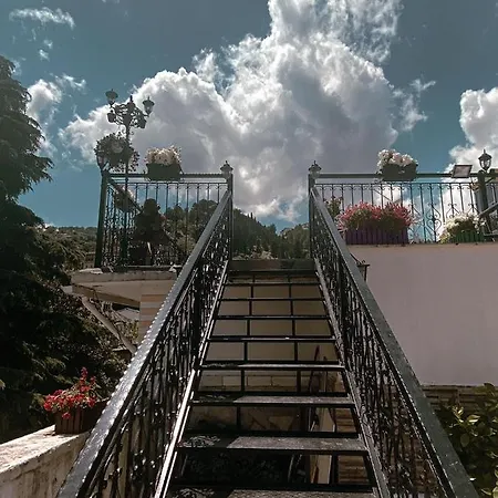 Πανσιόν Alsara